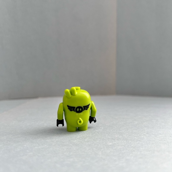 LEGO The Angry Birds Movie Biker Pig Minifigure - Picture 2 of 3